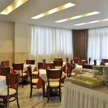 Dimitris Paritsa Hotell 2*